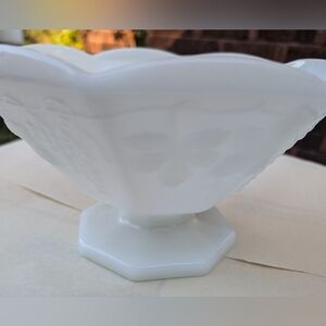 VTG ANCHOR HOCKING SILK MILK GLASS COMPOTE 9"W X 5"TALL NICE CONDITION